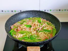 中火煮1分钟即可关火出锅。