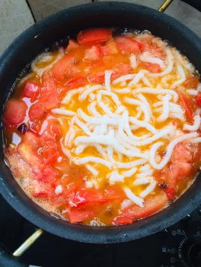 放入泡好的牛筋面！