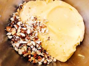 加入提前烤至酥脆的核桃仁