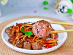 再来一根牛肉肠，好吃停不下来。