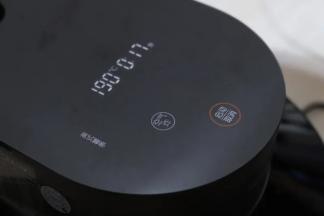 5.盖上空气炸锅的盖子，选择对应的美式薯条功能，按启动键即可