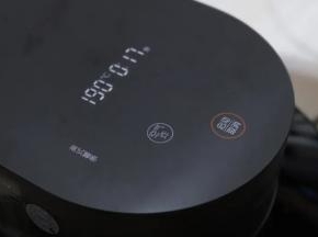 5.盖上空气炸锅的盖子，选择对应的美式薯条功能，按启动键即可