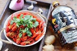 虾肉鲜嫩汤汁鲜美，好吃得停不下来。