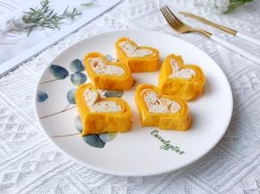 里面的蔬菜可以按照自己的口味替换，当然还可以根据食材的颜色，做出五彩斑斓的小蛋卷。