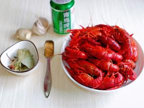 准备好其它食材。