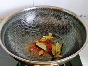 小火煸炒。
