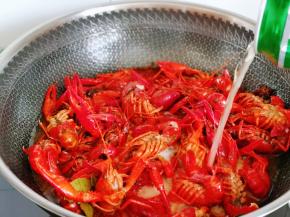 加入一罐啤酒，不要加水哈！