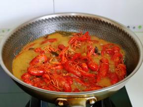 大火收汁，不要将汤汁收干哈，有点汤汁更好吃。