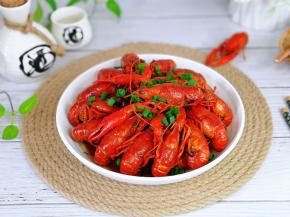 盛出装盘，撒上葱花。