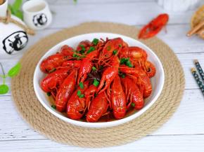 小龙虾的季节，怎么能不吃它！