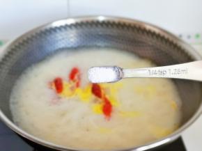 按个人口味加入盐。