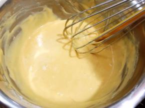 用蛋抽搅拌均匀无面粉颗粒