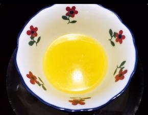 黄油隔热水融化备用