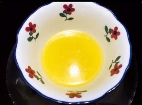 黄油隔热水融化备用
