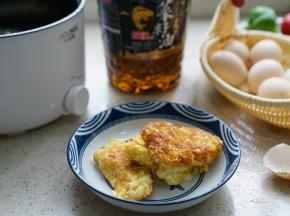 煎至鸡蛋脆脆香黄灿灿的就可以。