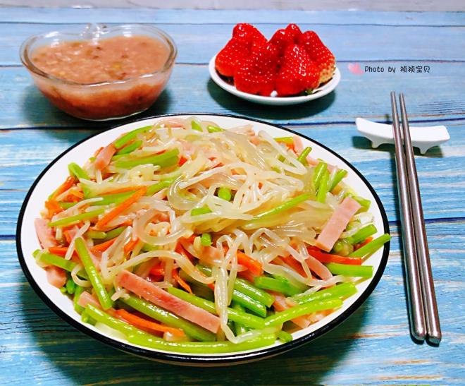 豆芽茼蒿火腿炒粉条