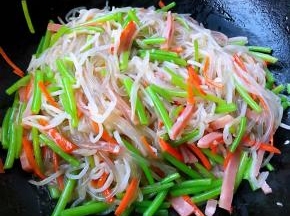 最后放入味精提鲜即可出锅享用