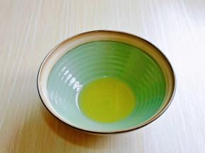 玉米油加热至纹路，不要太热哈！