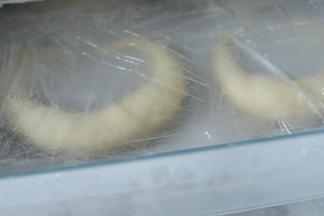 放入冰箱冷冻40-60分钟（如果喜欢比较松软，可以室温发酵20分钟）。