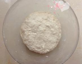 加入中种其它材料，用刮刀搅拌至无颗粒无干粉状态。