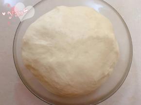 盖上保鲜膜，醒面15分钟。