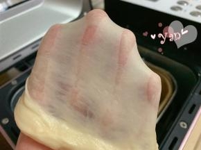 能拉出透明的手套膜。