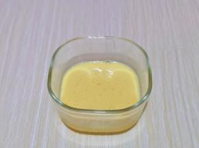 用手动打蛋器打至均匀。