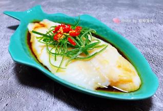 淋上蒸鱼豉油提鲜就大功告成了