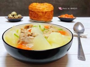 鸭腿入口香浓美味混搭着白萝卜的清香让人回味无穷