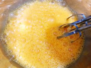 打蛋器开始全蛋打发