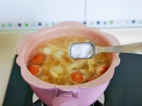 按个人口味加入盐。