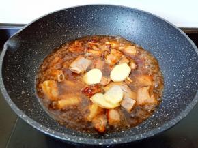 加生姜片去腥。