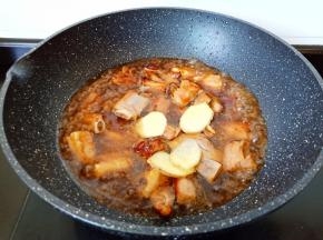 加生姜片去腥。