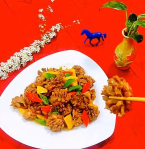 鸡胗入口香辣脆爽伴有彩椒的清香口感真是一级棒