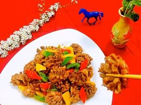 鸡胗入口香辣脆爽伴有彩椒的清香口感真是一级棒