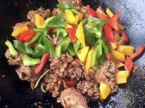 放入彩椒就有颜值哦