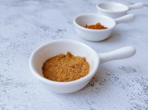 准备孜然粉，椒盐，辣椒粉等……