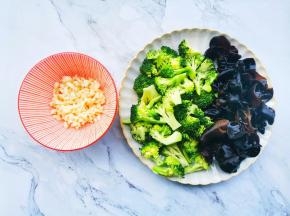 准备好所有食材。