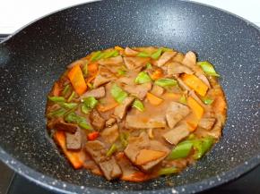 大火快速翻炒均匀即可出锅。