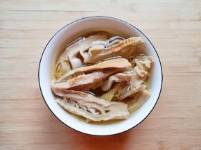 笋干提前一晚泡上，中间换两次水。