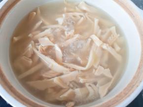 中火烧开，转小火煮15分钟。