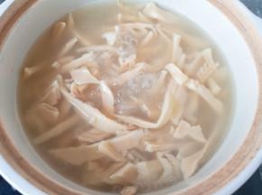 中火烧开，转小火煮15分钟。