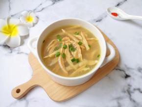 老母鸡汤笋干做好啦！