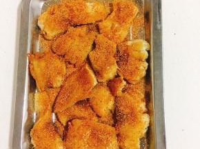 装盘，撒上适量的万能烧烤撒粉即可开吃了！