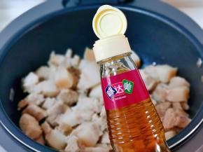 加入料酒，可以适当多一些去肉腥。