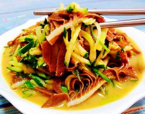 牛百叶和黄瓜丝入口脆嫩鲜美让人回味无穷