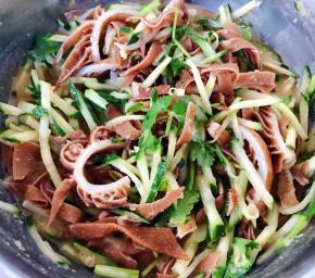 调味料完全拌匀入味即可享用