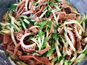 调味料完全拌匀入味即可享用