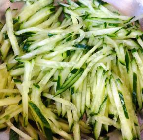 黄瓜切成丝