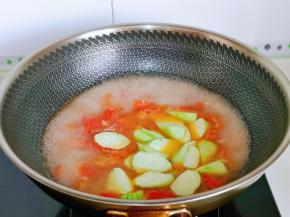 烧开后下切好的丝瓜。